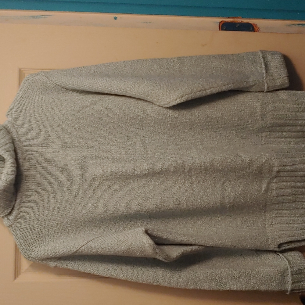 Sweater - Picture 4 of 4